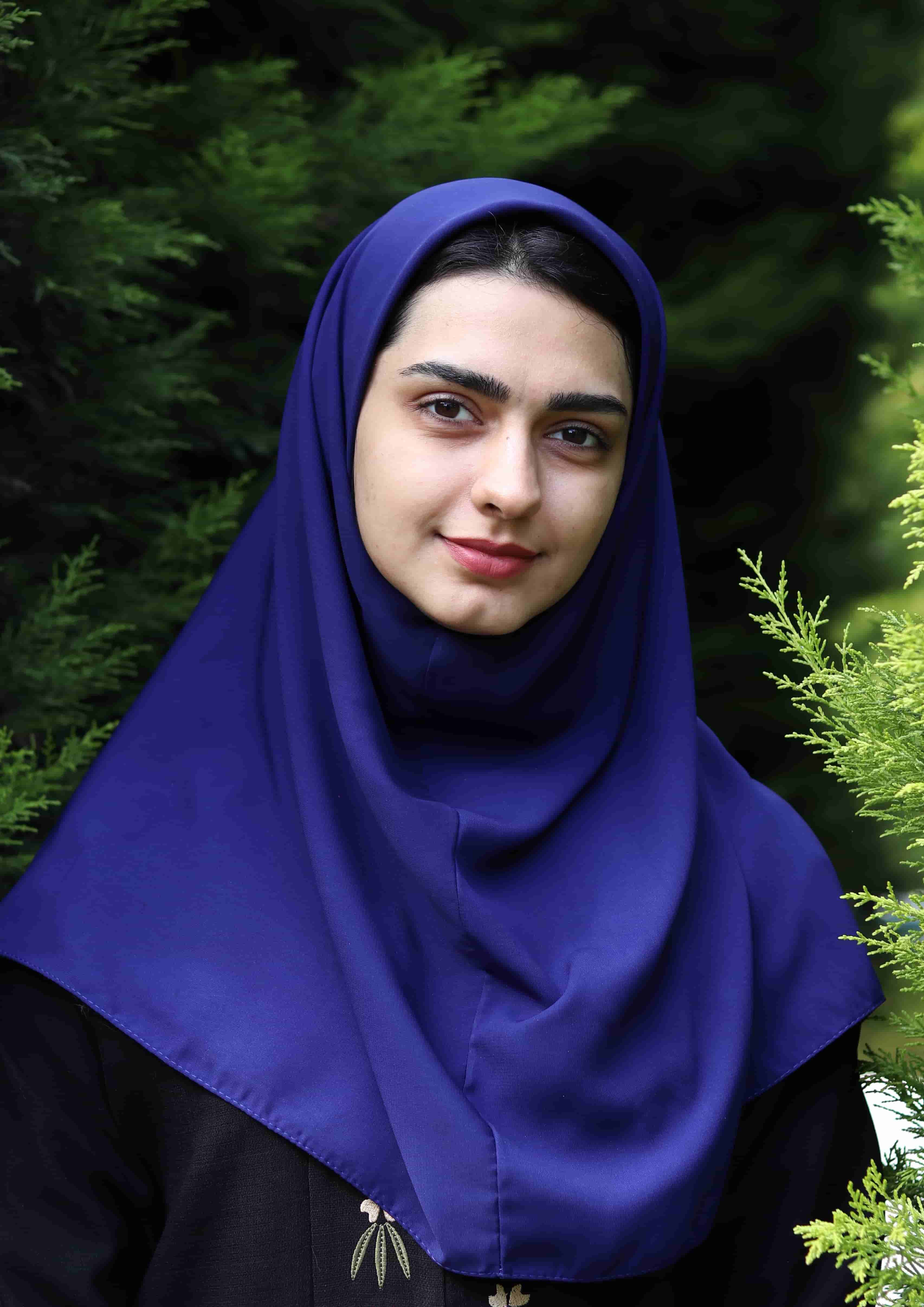  مهدیس حسین زاده اگه میخوای درباره ی دومی های خلاق بدونی ، باید بگم داستان از این قرارِ که اینجا ، همه خلاقن😌
همه از هم یاد میگیرن و باهم برای پیشرفت و یادگیری هم تلاش میکنن🥰
دنیای رنگی ما کنار هم تو کلاس ، همه چیزو قشنگ میکنه و همراه هم میریم جلو ، مسیرو هرشکلی باشه خوشگل میکنیم و اوج میگیریم 😎
اینم شعار ما : همه باهم ، برای هم ، کنار هم 😘